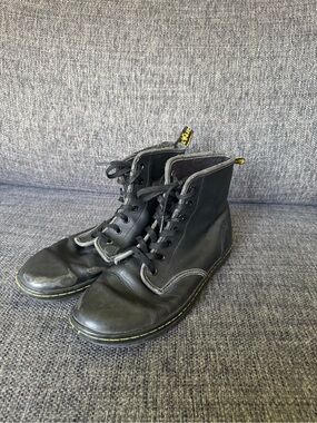Black Dr. Martens Shoreditch Boot Black Greasy Leather